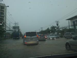 洪水のバンコク　タイ