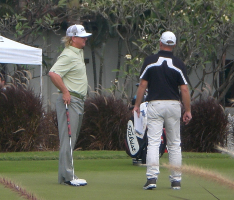 パット練習中のチャーリー・ホフマン パット練習中のチャーリー・ホフマン