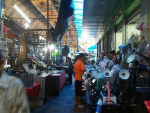 クロントム市場