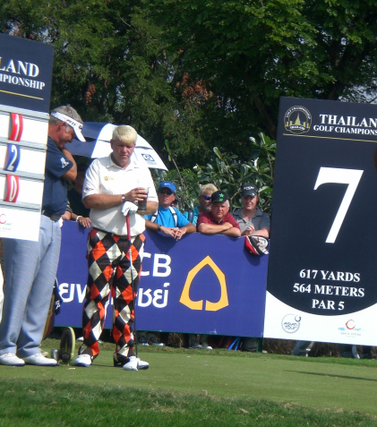 ティーショット待ちのジョン・デーリーとダレン・クラーク ティーショット待ちのジョン・デーリーとダレン・クラーク