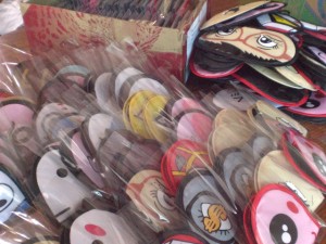 eye_mask_nyuuka "おもしろアイマスク" ラッピング作業の風景